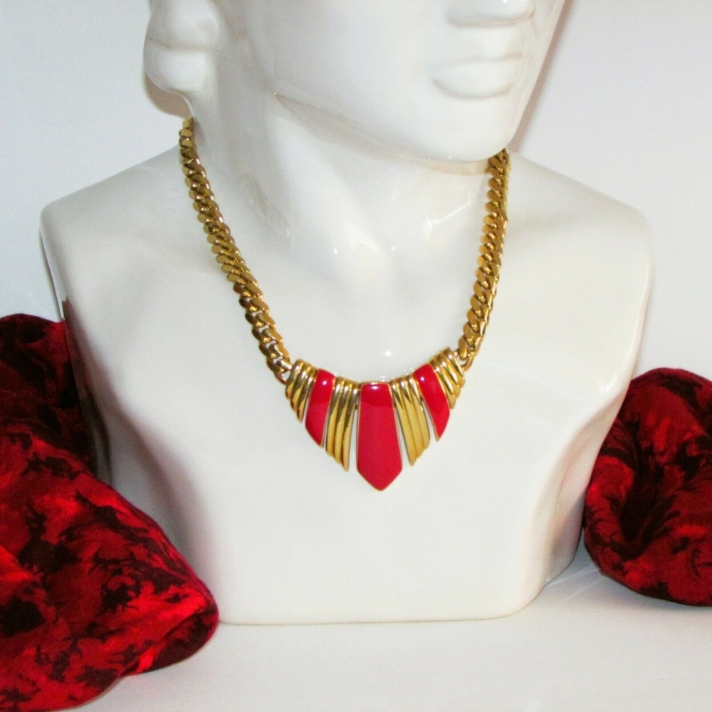 Vintage Necklace Chunky Gold Tone Chain & Coral Enamel 16" 